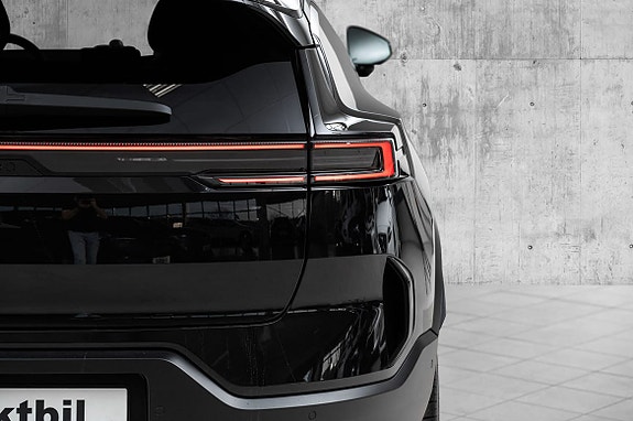 Polestar 3 4 of 5