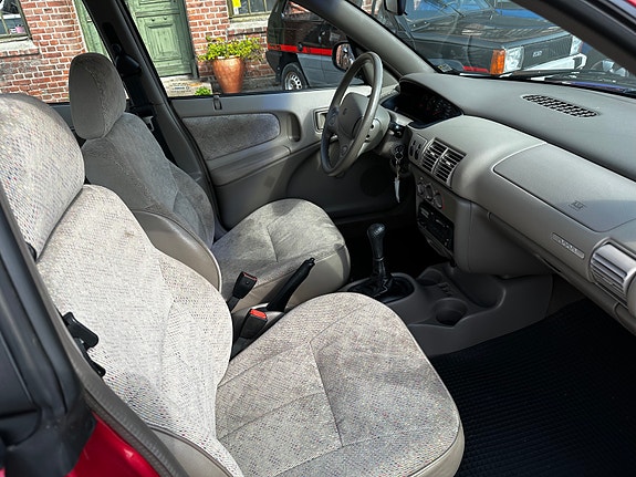 Chrysler Neon 12 of 17