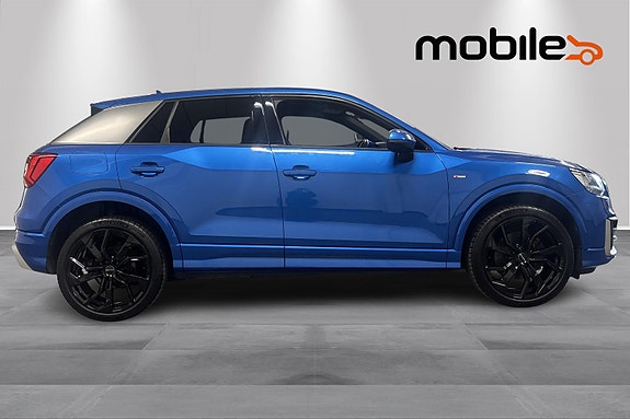 Audi Q2 2 of 5