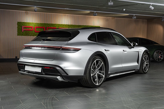 Porsche Taycan Cross Turismo 6 of 30