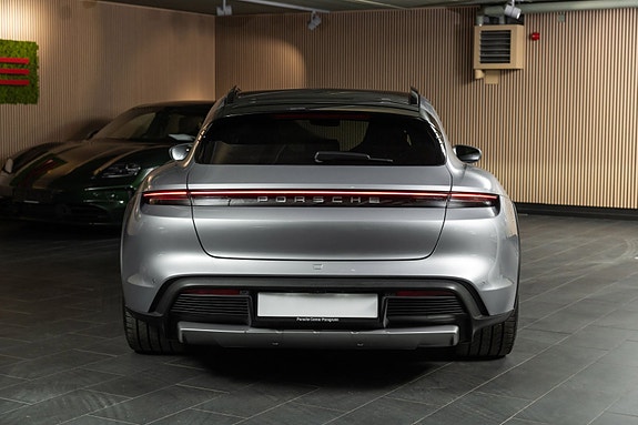 Porsche Taycan Cross Turismo 4 of 30