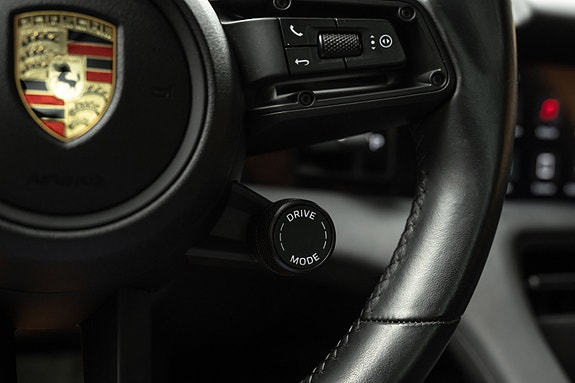 Porsche Taycan Cross Turismo 25 of 30