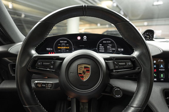 Porsche Taycan Cross Turismo 21 of 30