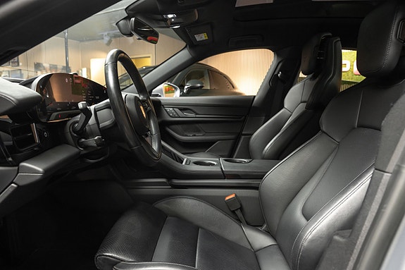 Porsche Taycan Cross Turismo 9 of 30