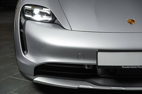 Porsche Taycan Cross Turismo 3 of 30