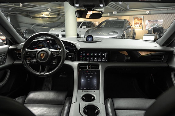 Porsche Taycan Cross Turismo 20 of 30