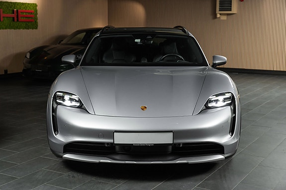 Porsche Taycan Cross Turismo 2 of 30