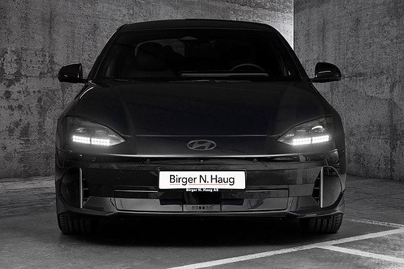 Hyundai Ioniq 6 3 of 5