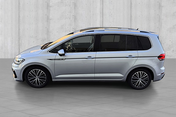 Volkswagen Touran 3 of 5