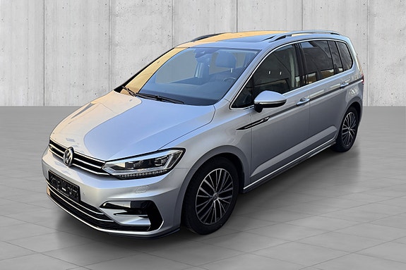 Volkswagen Touran 2 of 5