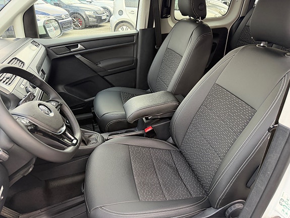 Volkswagen Caddy Maxi 13 of 15