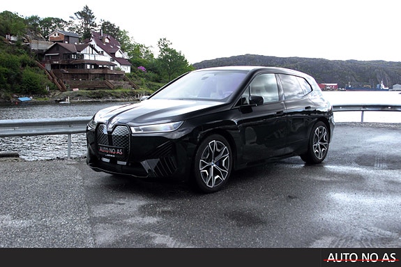 BMW iX 2 of 5