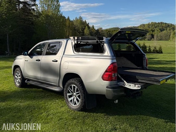 Toyota HiLux 5 of 5