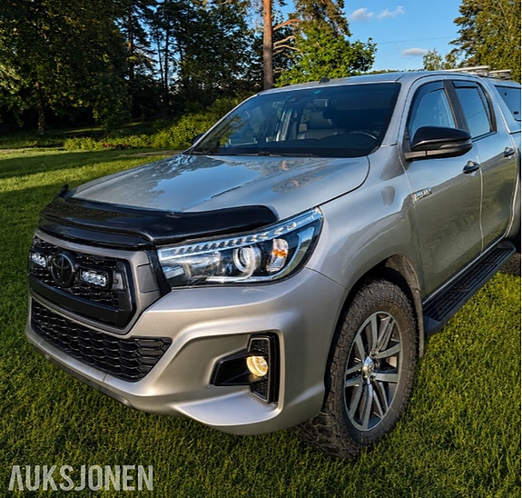 Toyota HiLux 3 of 5