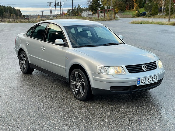 Volkswagen Passat 3 of 5