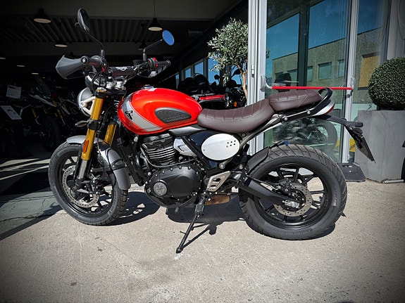 Triumph Scrambler 400 X Baja Orange 2 of 15