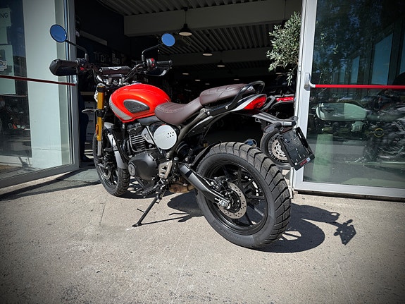 Triumph Scrambler 400 X Baja Orange 6 of 15