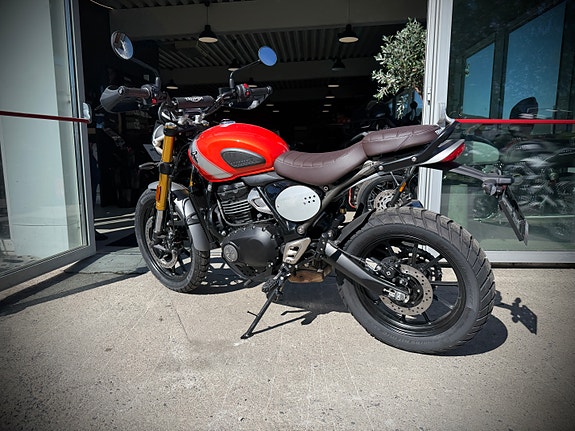 Triumph Scrambler 400 X Baja Orange 4 of 15