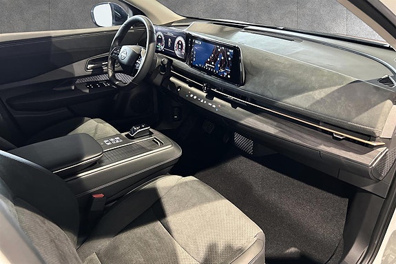 Nissan Ariya 8 of 15