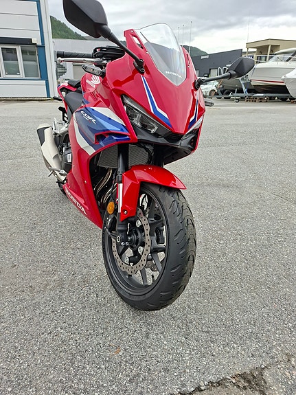 Honda CBR500R 3 of 10