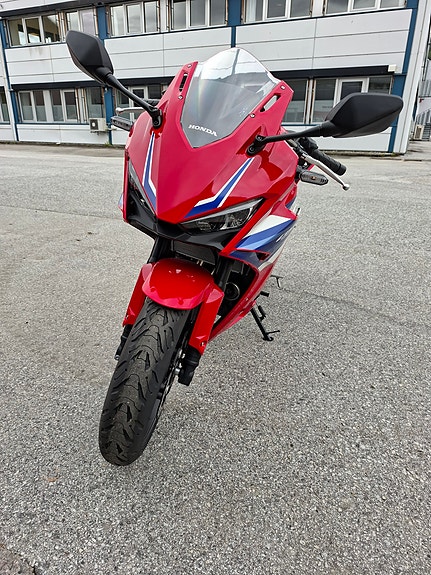 Honda CBR500R 4 of 10