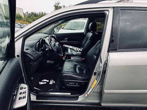 Lexus RX300 9 of 30