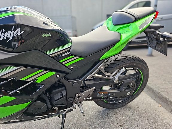 Kawasaki Ninja 300 15 of 16