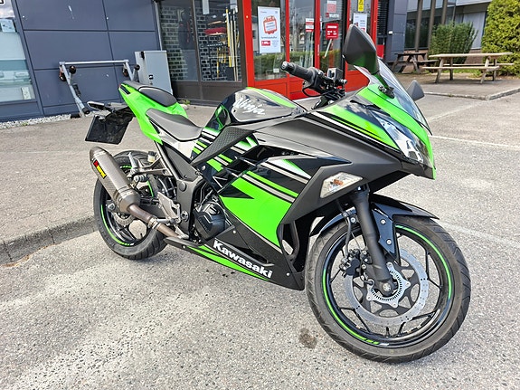 Kawasaki Ninja 300 2 of 16