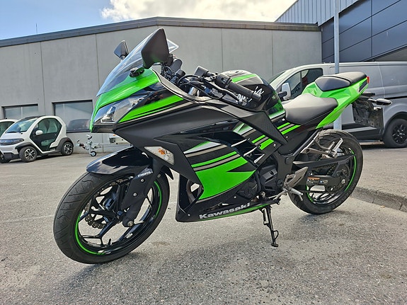 Kawasaki Ninja 300 5 of 16