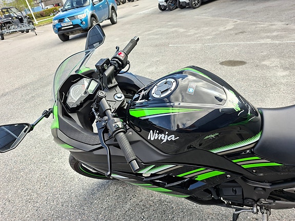 Kawasaki Ninja 300 7 of 16