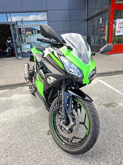 Kawasaki Ninja 300 3 of 16