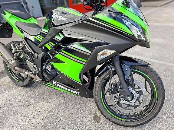 Kawasaki Ninja 300 14 of 16
