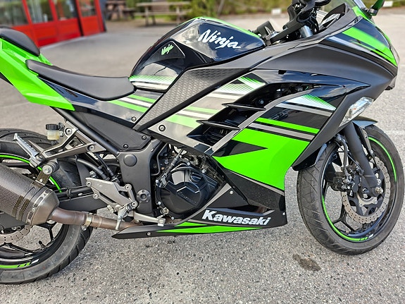 Kawasaki Ninja 300 11 of 16