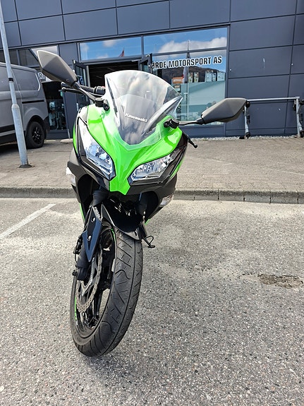 Kawasaki Ninja 300 4 of 16