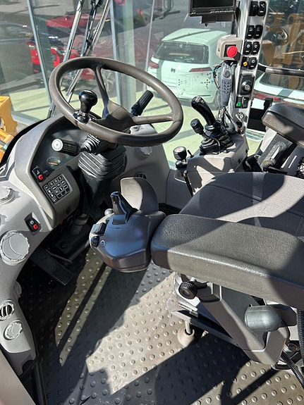 Volvo L60F 4 of 5