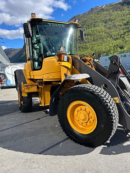 Volvo L60F 2 of 5