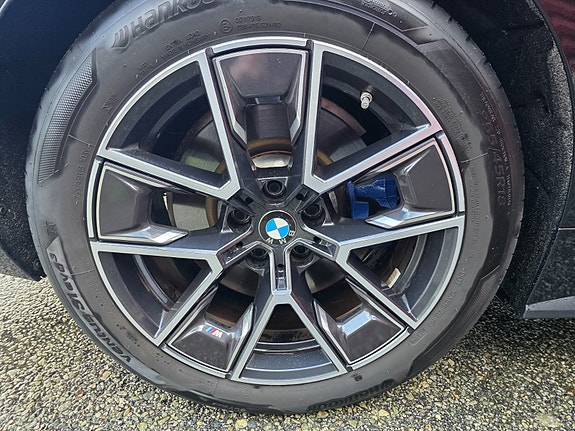 BMW i4 19 of 21