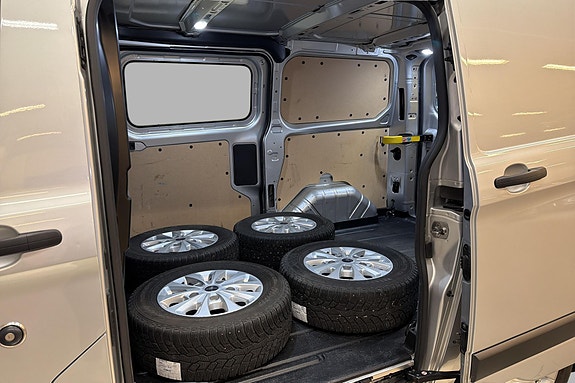 Ford Transit Custom 10 of 20