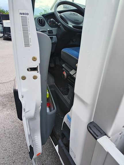 Iveco Daily 50C18 med HMF kran 18 of 30