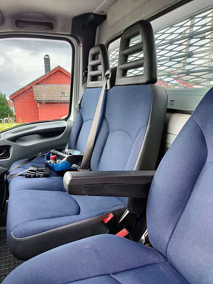 Iveco Daily 50C18 med HMF kran 17 of 30