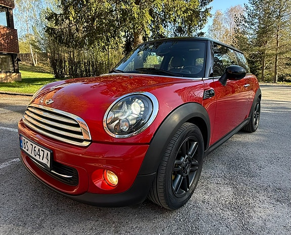 MINI Cooper 4 of 5