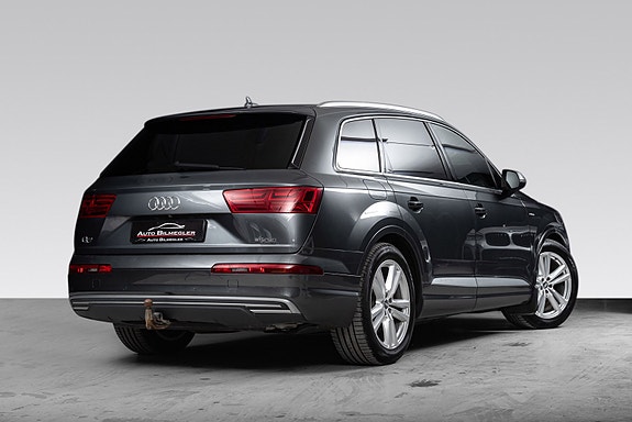 Audi Q7 2 of 30