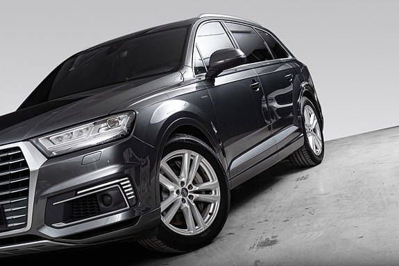 Audi Q7 3 of 30