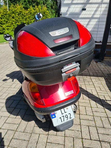 Honda FES 125 Pantheon 3 of 5