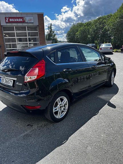 Ford Fiesta 3 of 5