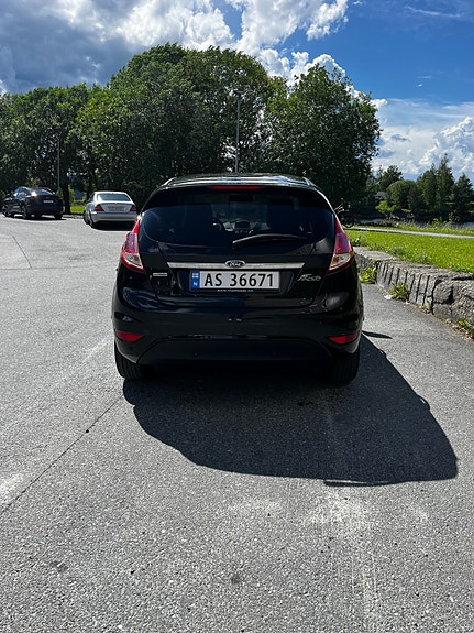 Ford Fiesta 2 of 5
