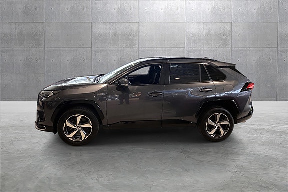 Toyota RAV4 Plug-in Hybrid 2 of 5