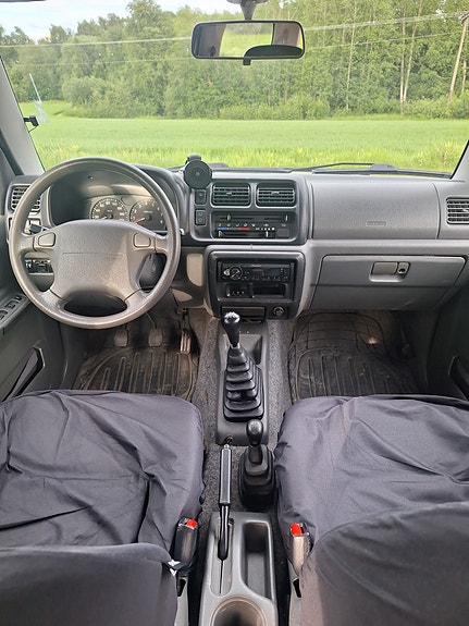 Suzuki Jimny 10 of 22