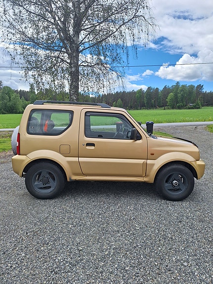 Suzuki Jimny 4 of 22