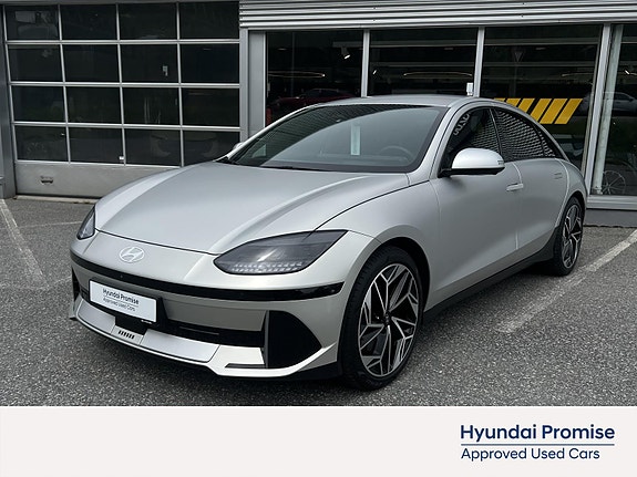 Hyundai Ioniq 6 2 of 5